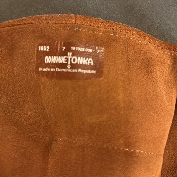 Minnetonka Fringe Brown Boot Moccasins - Picture 2 of 5